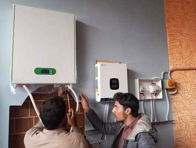 hybrid solar inverter lithium battery Pakistan