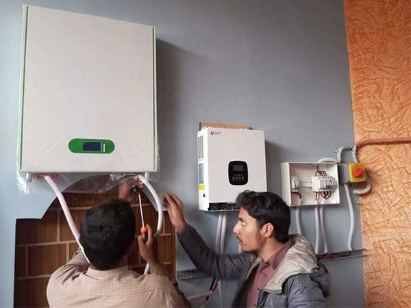 MPPT Hybrid Solar Inverter With Lithium Battery System In Pakistan